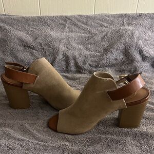 Elegant Tan Peep-Toe Block Heels